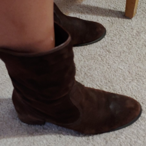 Brown Suede distressed boots - Picture 3 of 4